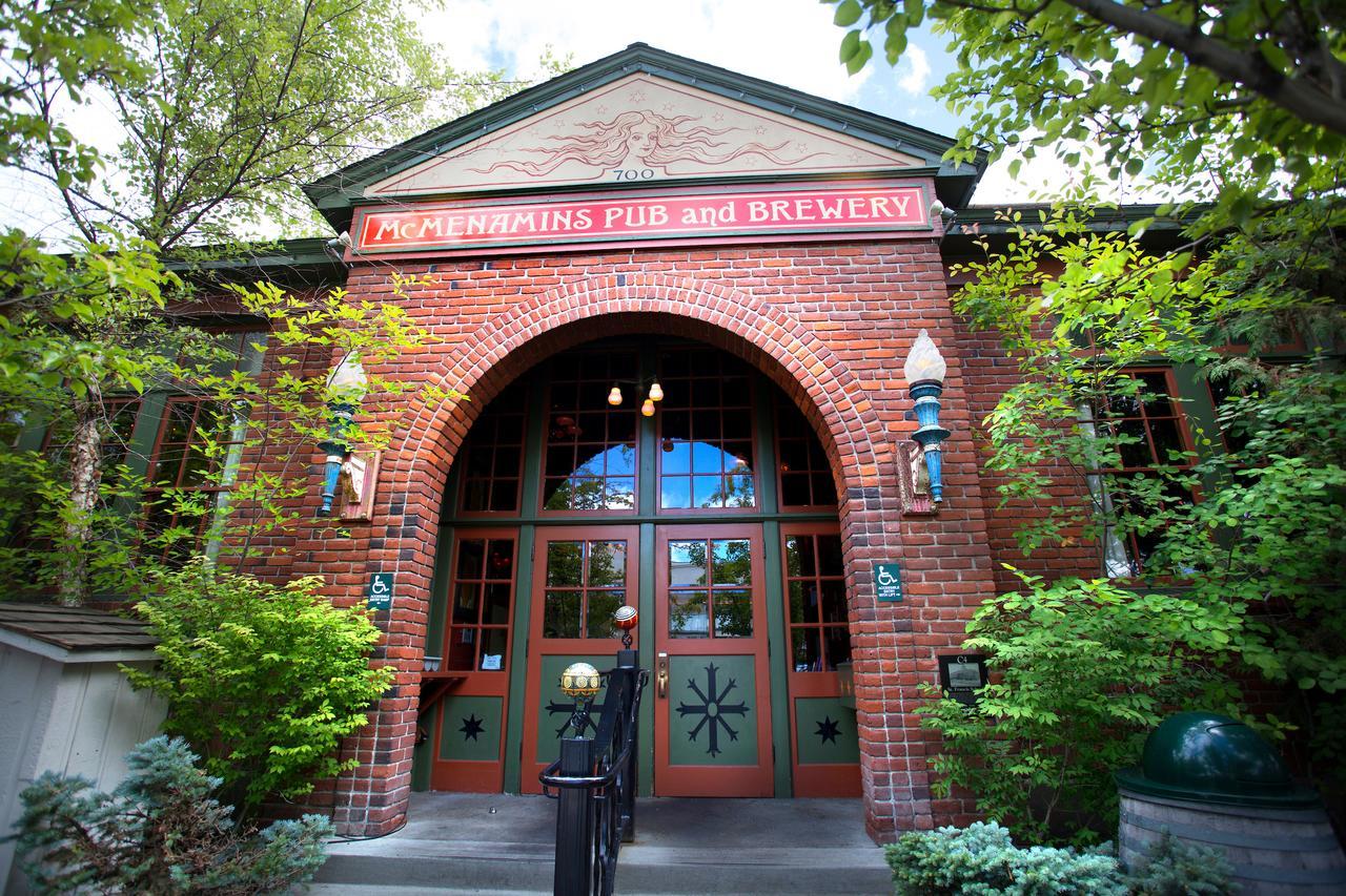 Mcmenamins Old St. Francis School Bend Exterior foto