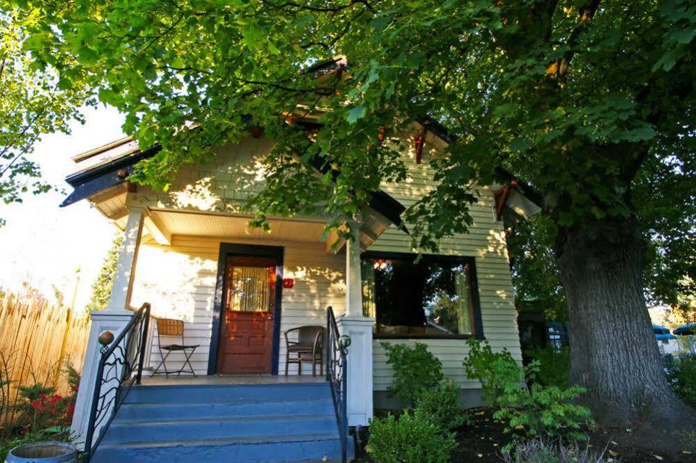 Mcmenamins Old St. Francis School Bend Exterior foto